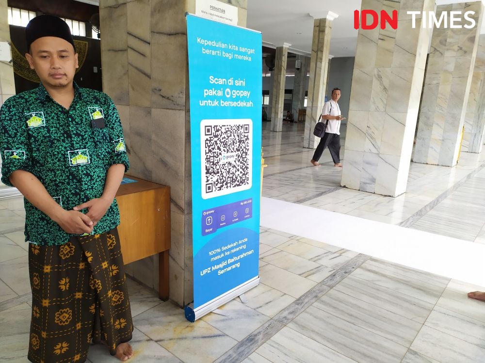 [FOTO] Aktivitas Warga Semarang Pakai GoPay Dari Berobat hingga Jajan 