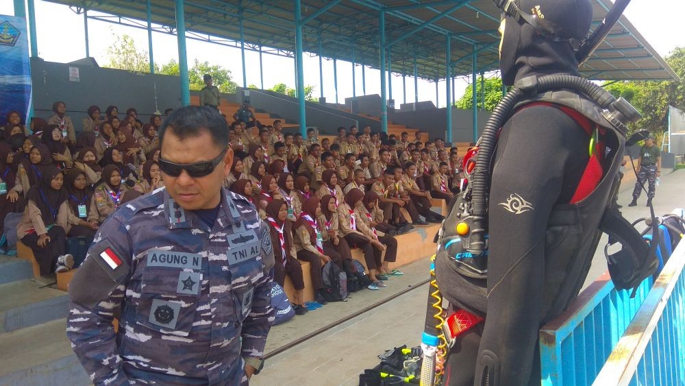 TNI AL Cirebon Beri Edukasi Teknik Menyelam untuk Ratusan Milennial