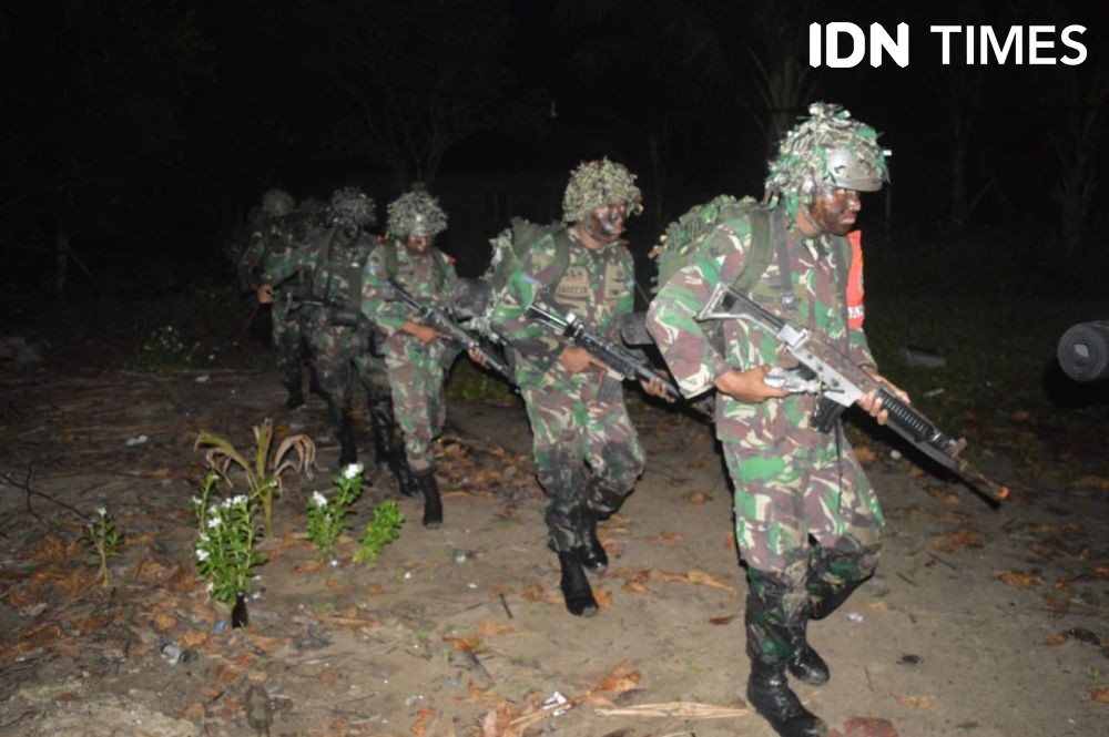 Pasukan Batalyon Infantri 8 Marinir Brandan Gempur Pulau Sembilan