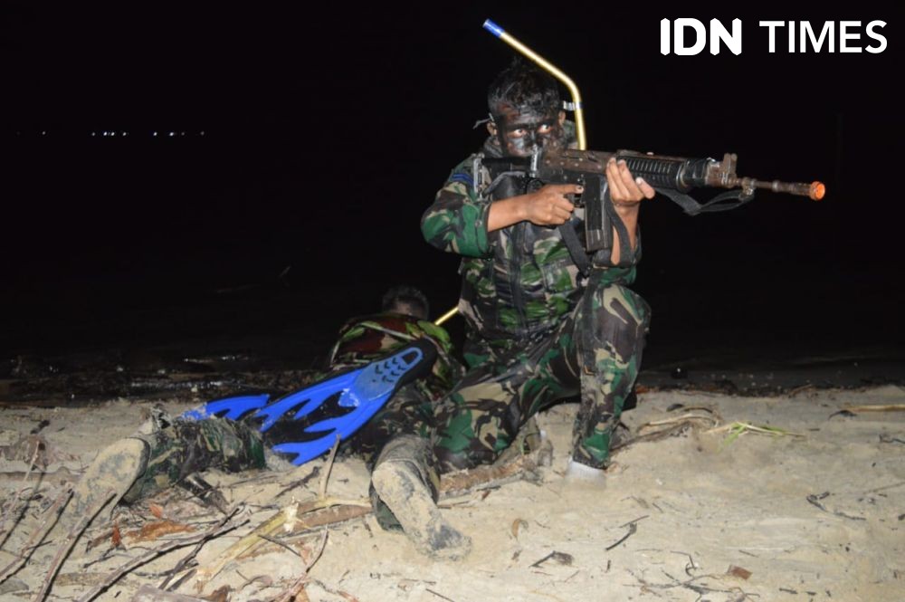Pasukan Batalyon Infantri 8 Marinir Brandan Gempur Pulau Sembilan