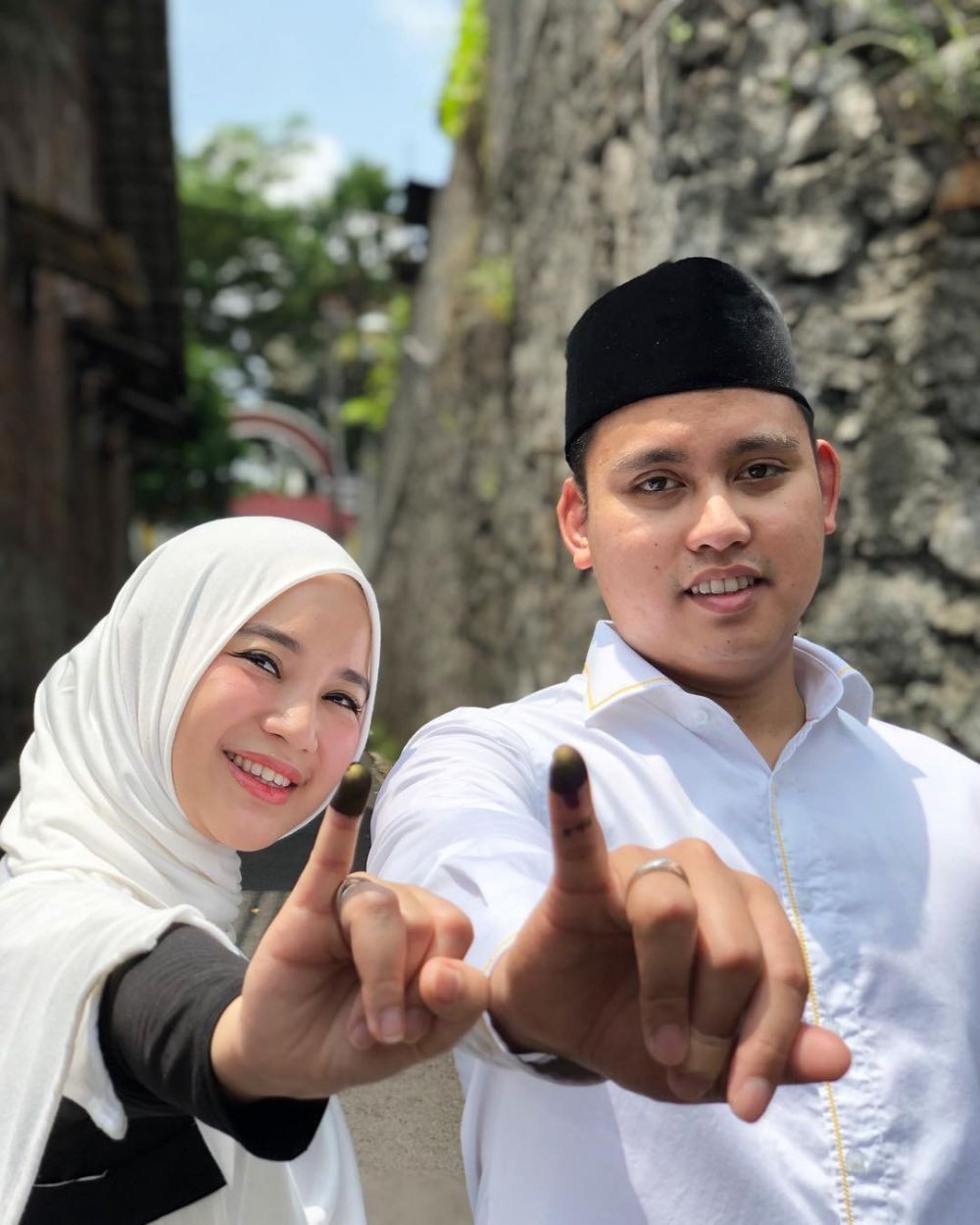Positif Hamil, 10 Potret Bahagia Chacha Frederica dan Dico Ganinduto