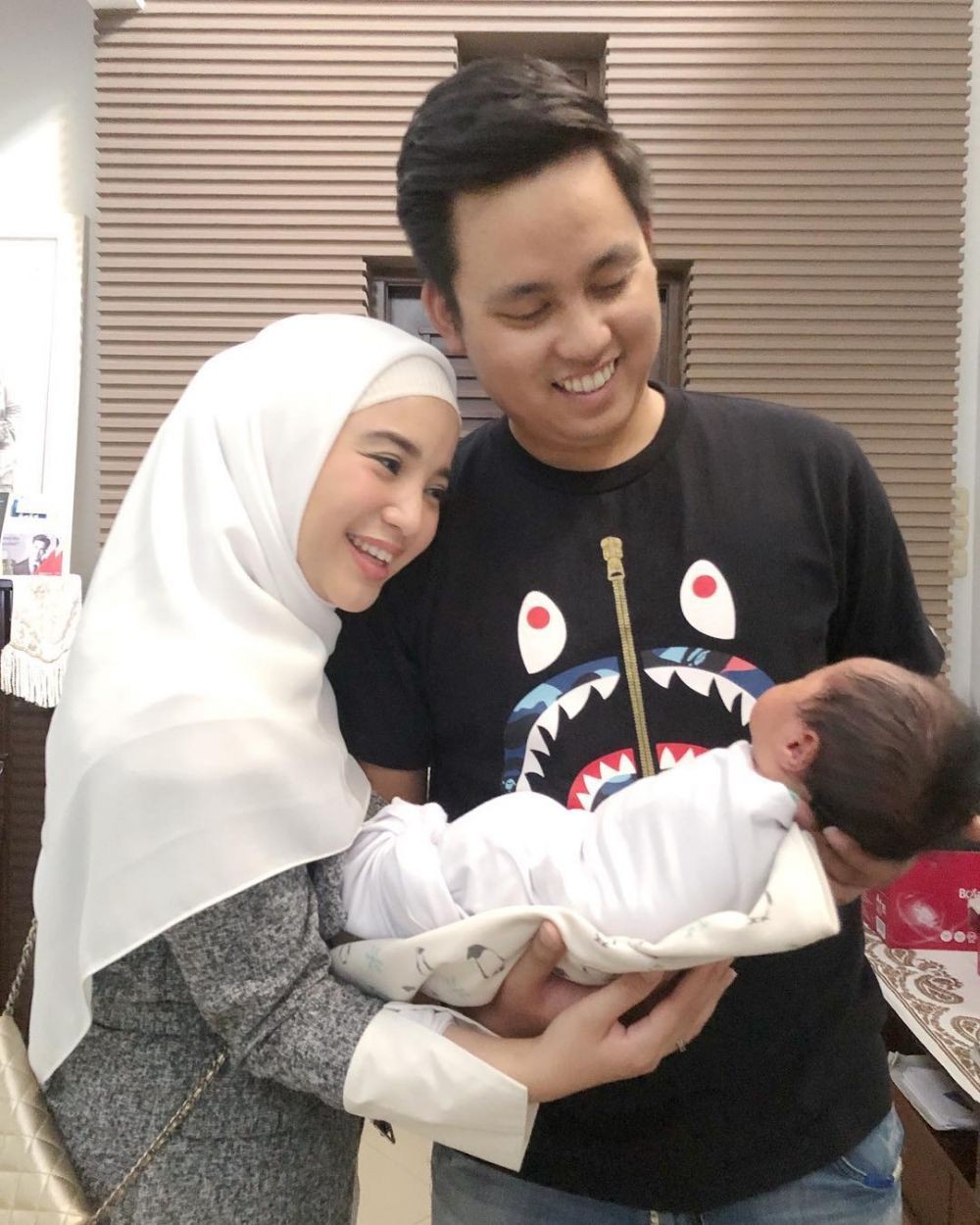 Positif Hamil, 10 Potret Bahagia Chacha Frederica dan Dico Ganinduto