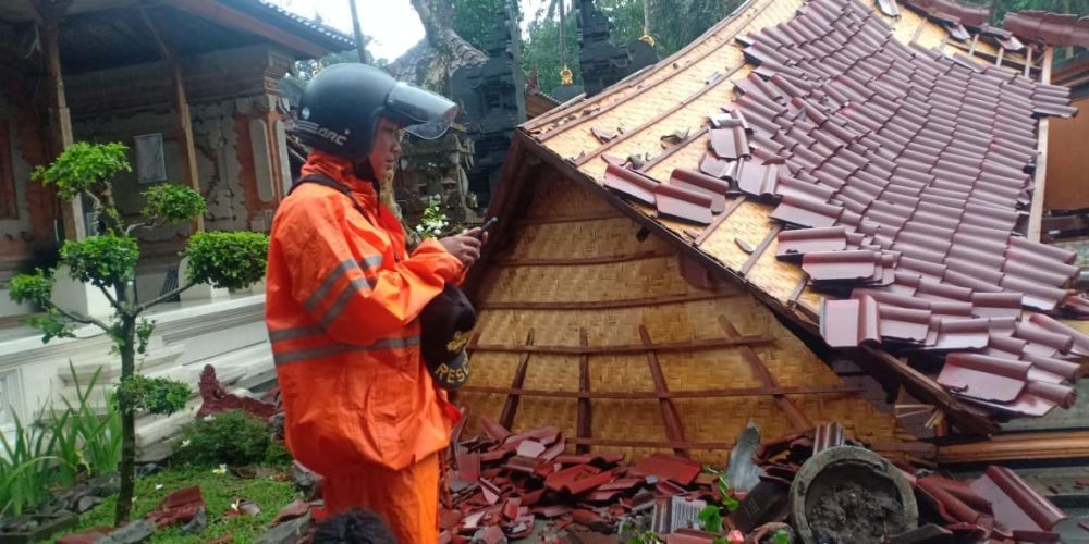 Hujan Semalaman, Satu Orang di Semarang Tewas Keruntuhan Rumah