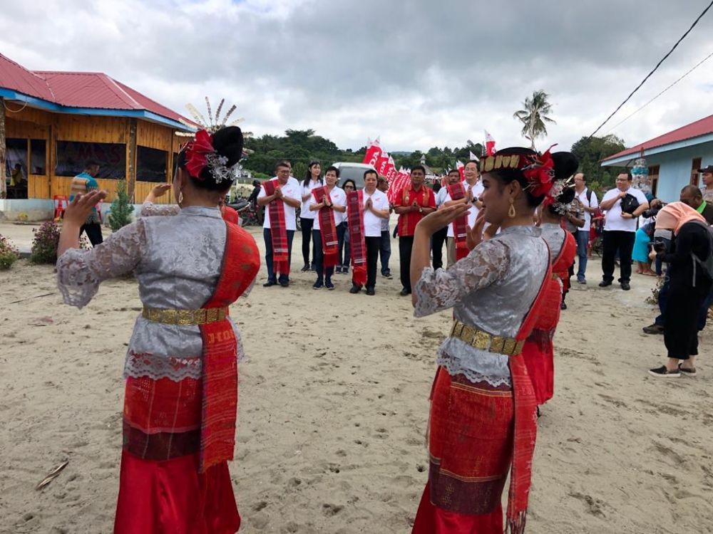 Hijaukan Danau Toba, Yayasan AHM Tanam Pohon di Samosir