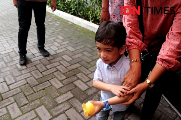 Terima Rapor, Jan Ethes Dapat Bintang Tiga, Siswa Berprestasi