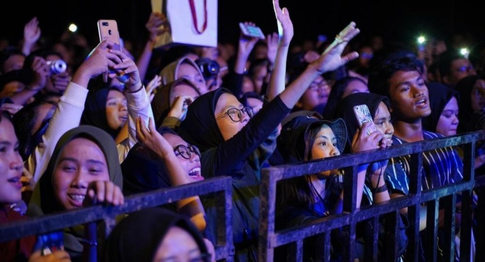 [FOTO] Perdana Sambangi Medan, Musisi Pamungkas Ditonton 1.400 Orang 