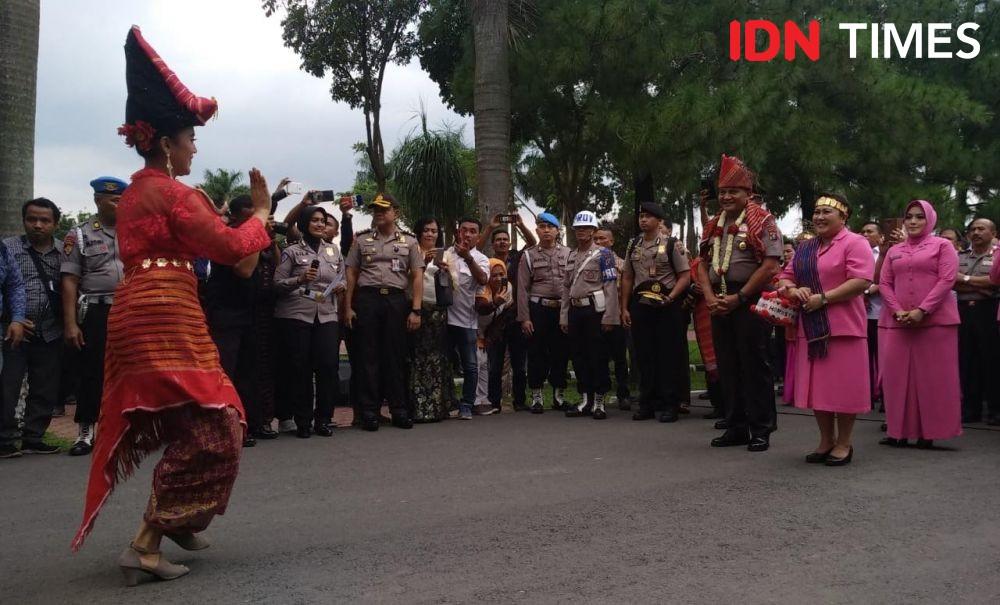 Resmi Bertugas, Kapolda Sumut yang Baru Diadang Dua Polisi Cilik 