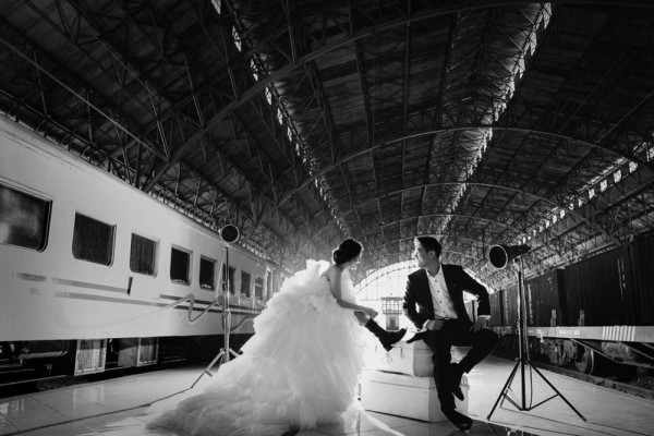 10 Potret Black and White Prewedding Boy William dan Karen Vendela