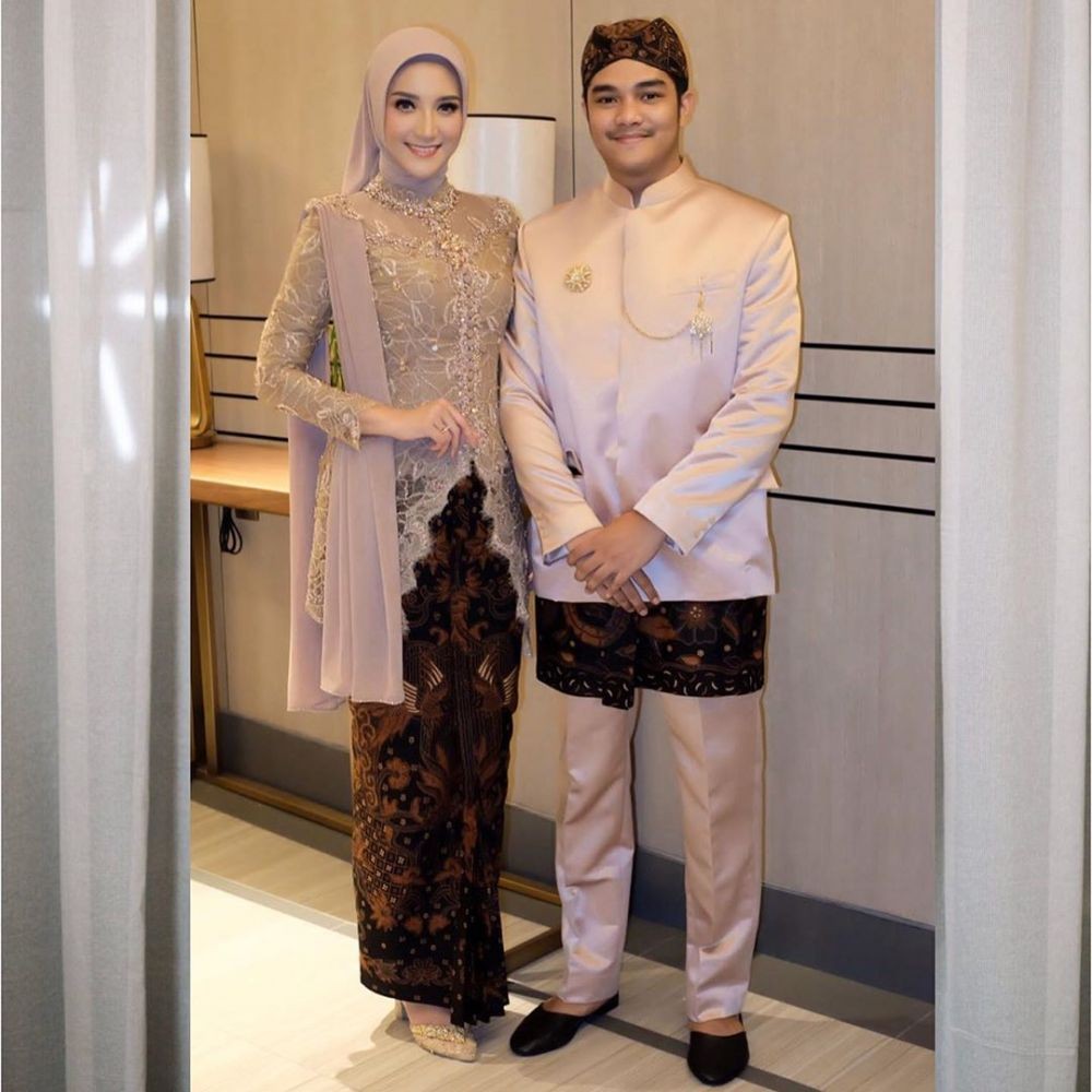 10 Gaya Kebaya Kondangan Artis Paling Hits Sepanjang 2019