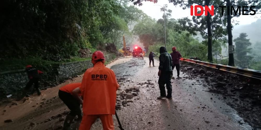 Tanah Longsor, Enam Jam Jalan Banjarnegara-Wonosobo Tutup Total