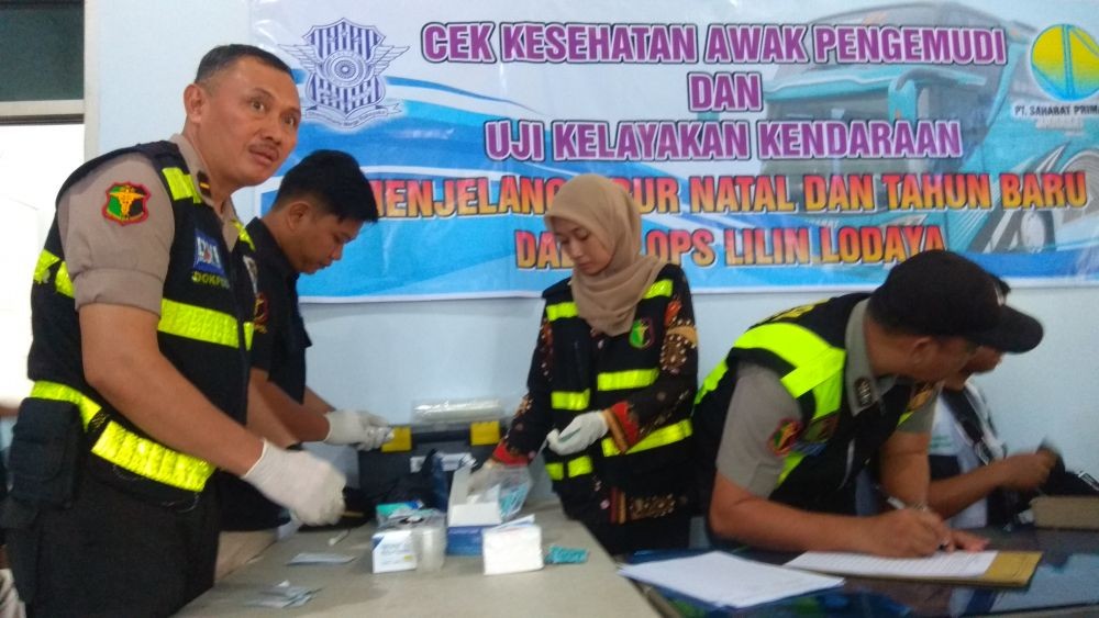 Jamin Keselamatan Penumpang, Puluhan Sopir Bus di Cirebon Dites Urine