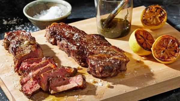 10 Teknik Memasak Steak yang Bisa Dipraktikkan di Rumah, Seenak Resto!