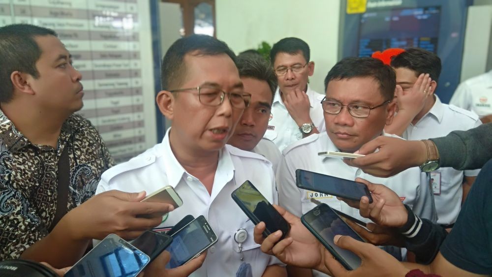 Masa Nataru, Perlintasan KA Cirebon Salah Satu Jalur Tersibuk