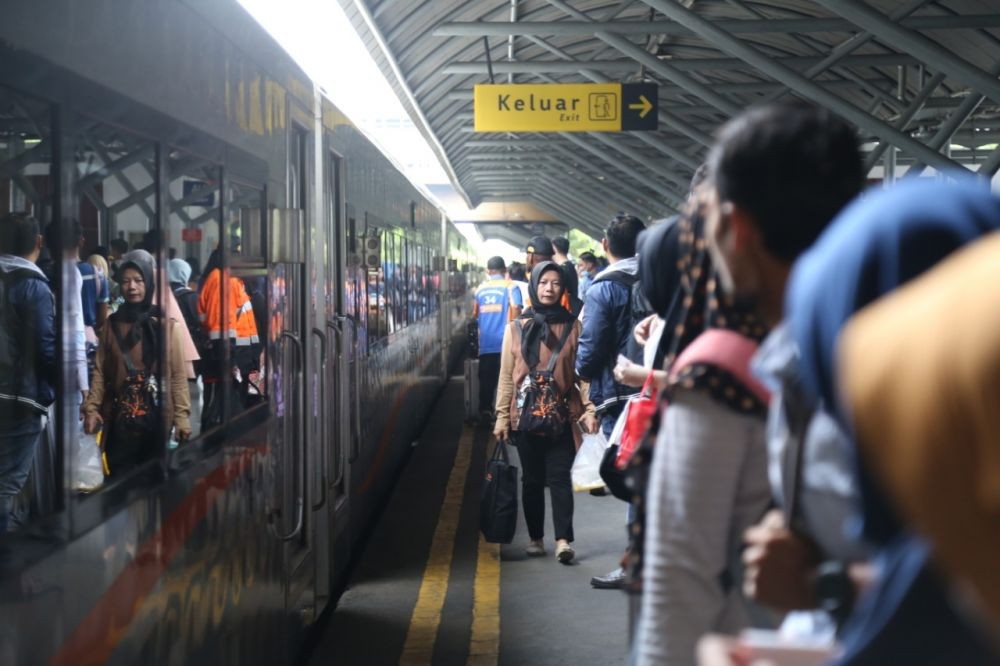 Banjir Jakarta, Kereta ke Surabaya dan Malang Terlambat