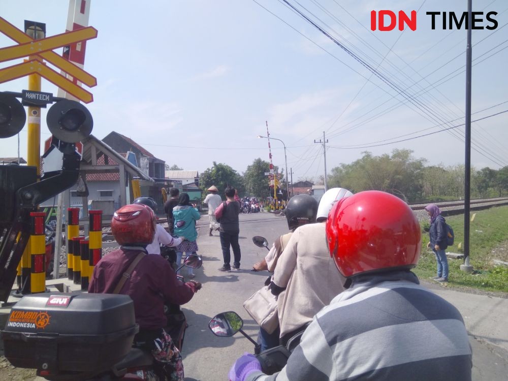 Dua Perlintasan Sebidang di Kabupaten Madiun Dilengkapi Palang Pintu 