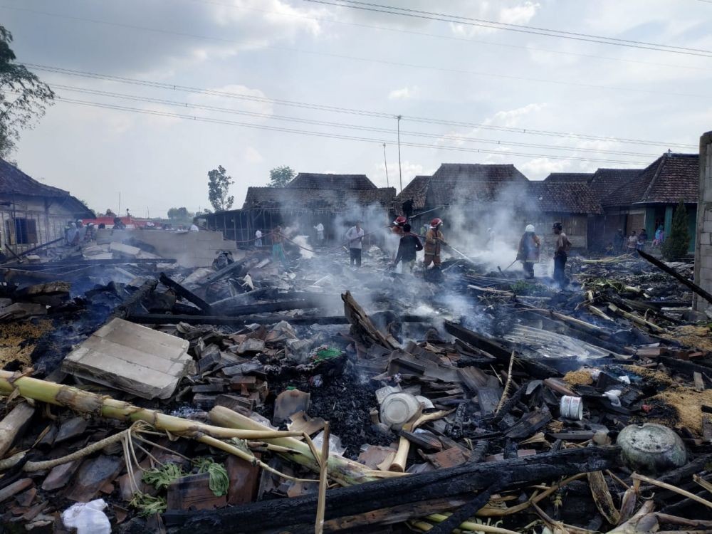 Gara-gara Korsleting, 7 Rumah Milik Petani Bojonegoro Ludes Terbakar 