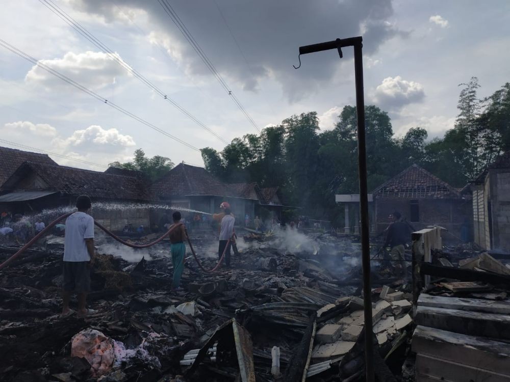 Gara-gara Korsleting, 7 Rumah Milik Petani Bojonegoro Ludes Terbakar 