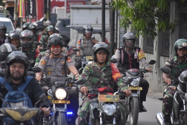 Cek Keamanan Gereja Jelang Natal, Personel Gabungan Patroli Bermotor