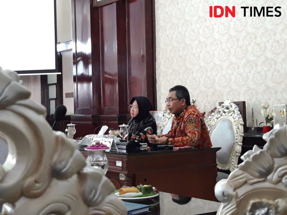 Fraksi PDIP DPRD DKI ke Surabaya, Sinyal Risma Ikut Pilkada DKI 2022?