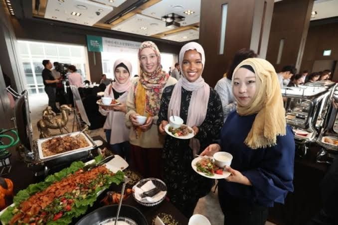 5 Tips Traveling Halal ke Luar Negeri untuk Wisatawan Muslim