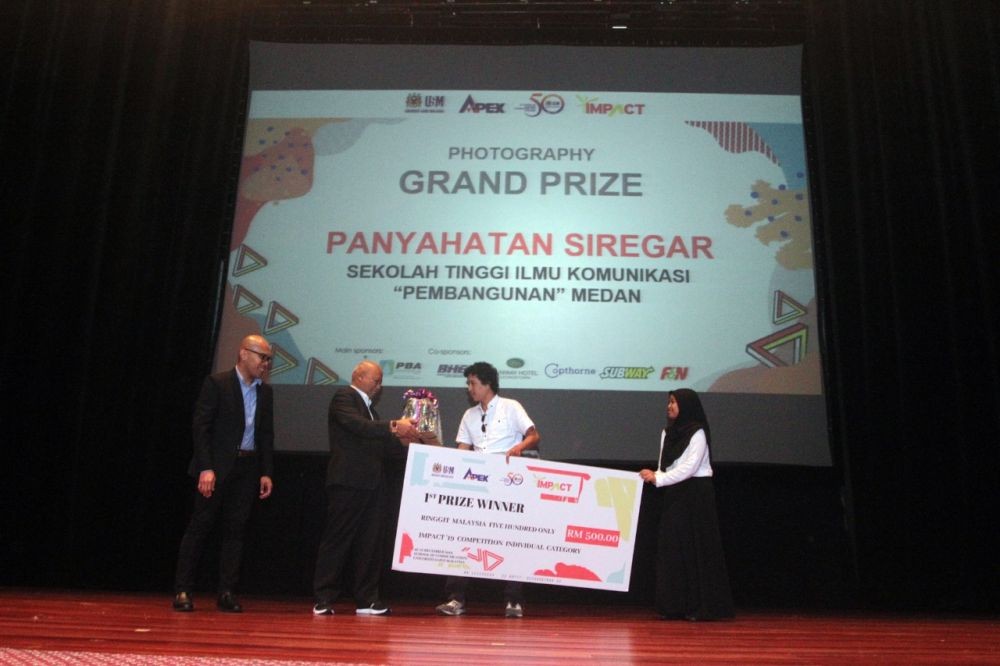 Membanggakan! Anggota Muda PFI Medan Juara Lomba Foto di Malaysia