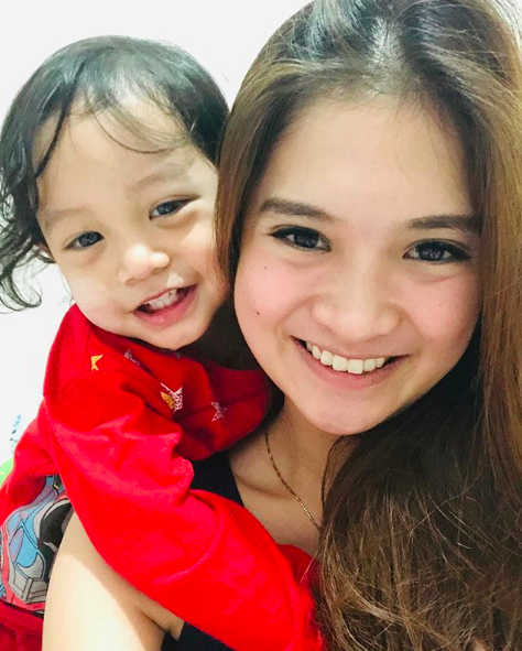 Single Mom di Usia 22 Tahun, 10 Momen Manis Vinessa Inez dan Putranya