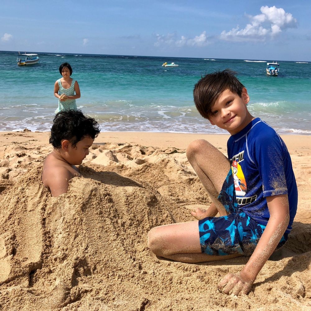 10 Foto Armand Quinn, Putra Farah Quinn yang Curi Perhatian