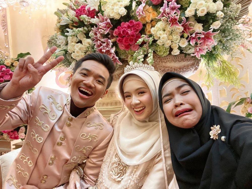 Sah, 10 Potret Manis Pernikahan YouTuber Wayan Ixora dan Adinda Amira