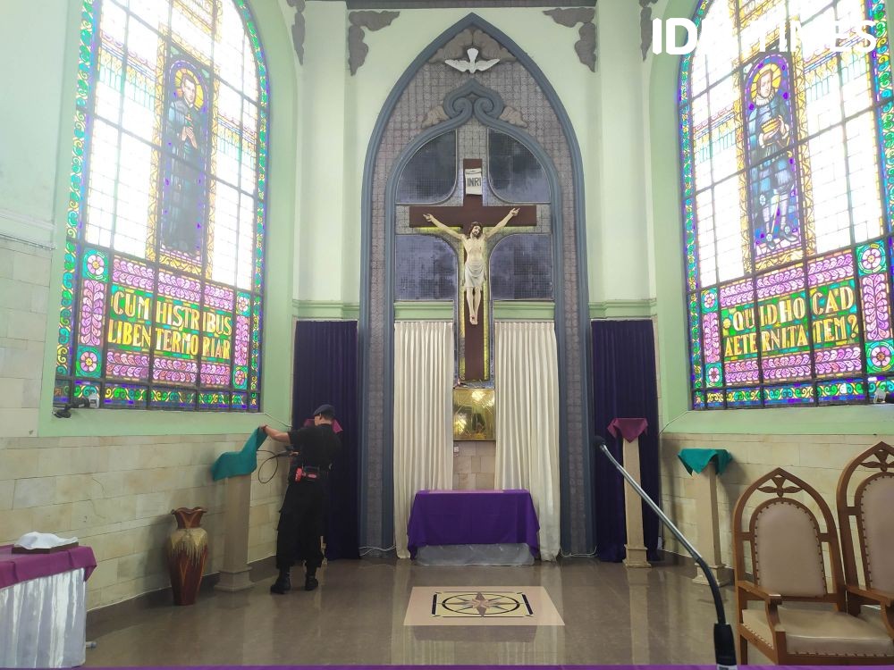 Jelang Natal, Gegana Polda DIY Lakukan Sterilisasi Gereja di Sleman