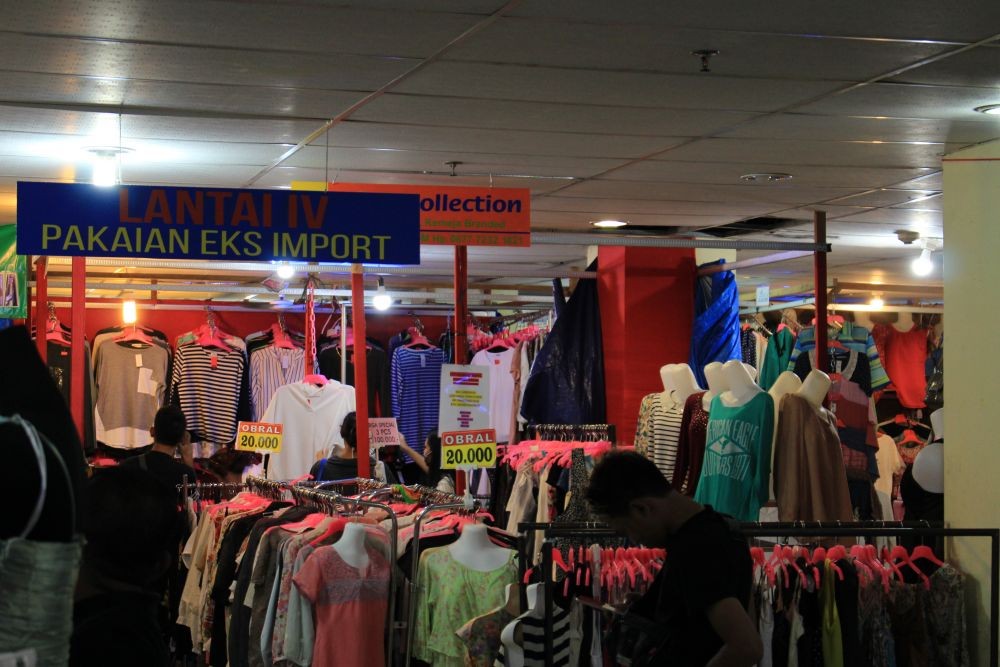 Pejuang Thrifting di Medan, Ada yang Sekedar Hobi Hingga Raup Cuan