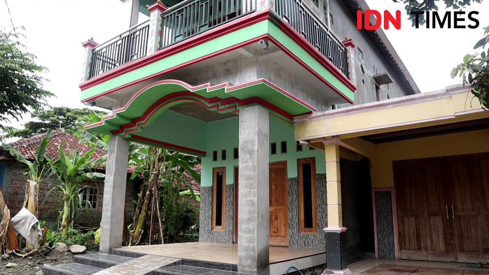 Viral, Rumah Lantai Dua di Klaten Ini Berstiker 'Keluarga Miskin'