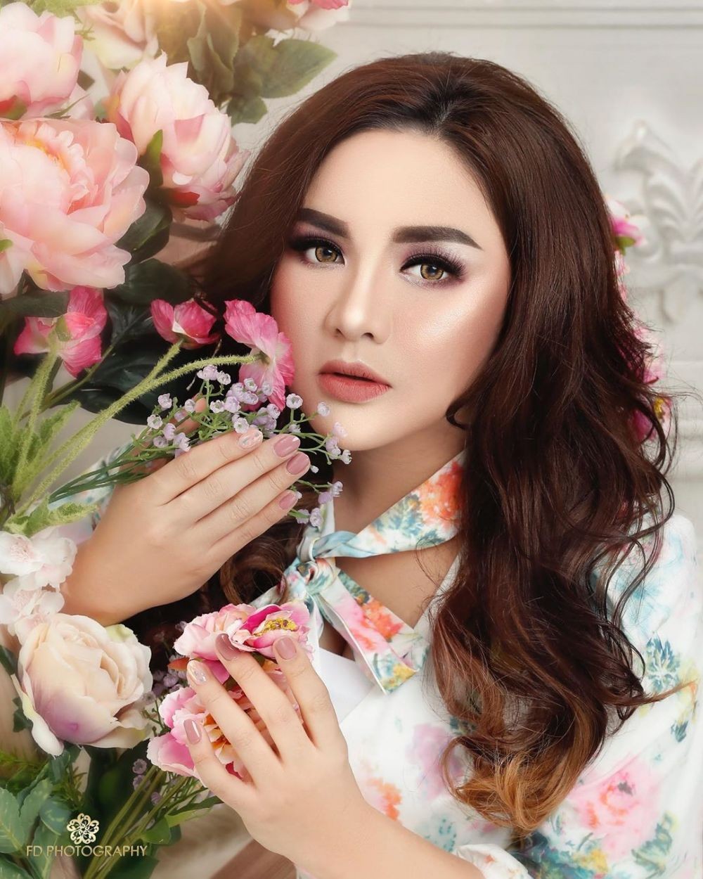 10 Potret Memesona Artis Indonesia Bertema Bunga, Bak Putri Dongeng