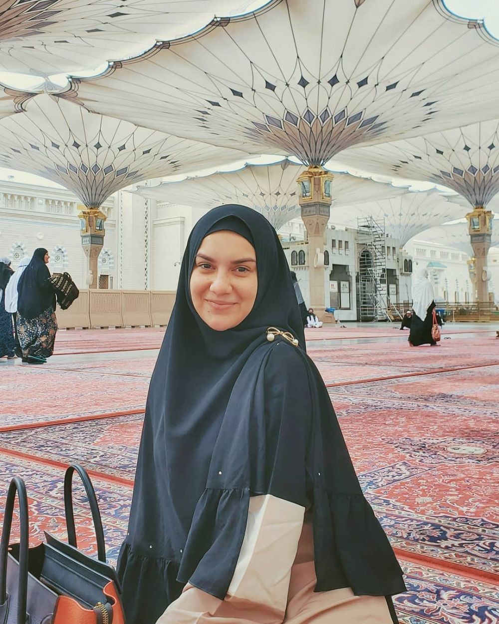 Makin Romantis 10 Potret Syahdu Umrah Irish Bella dan Makin Romantis 10 Potret Syahdu Umrah Irish Bella dan
