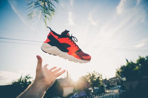 Mengaku Pencinta Sepatu? Yuk Intip 9 Tren Sneakers Tahun 2020!