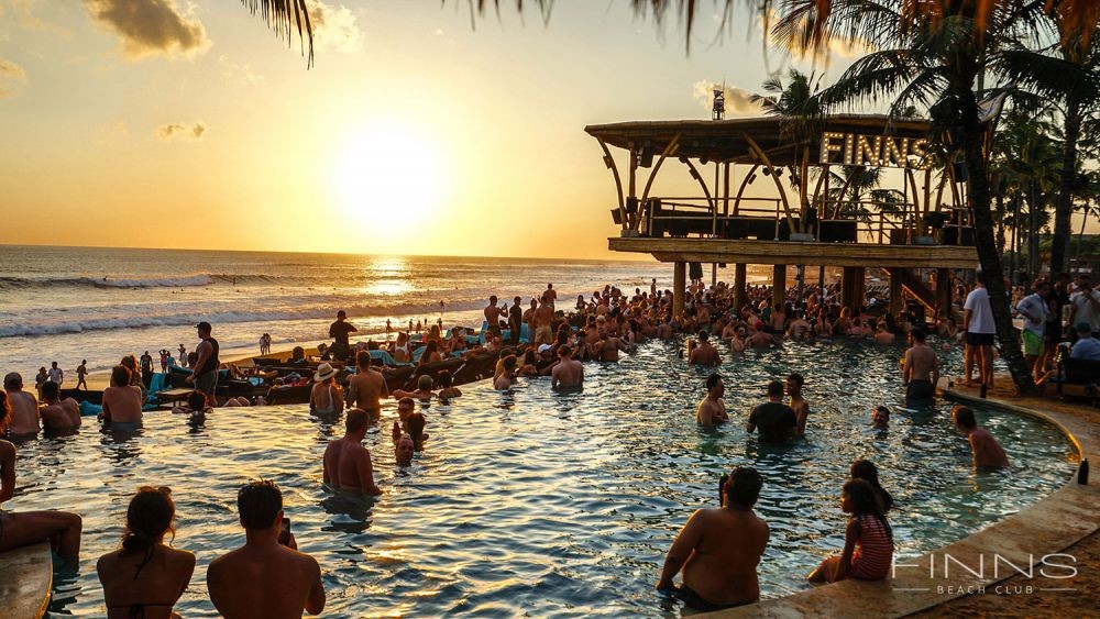 Rekomendasi Beach Club di Bali yang Paling Asyik dan Seru Banget