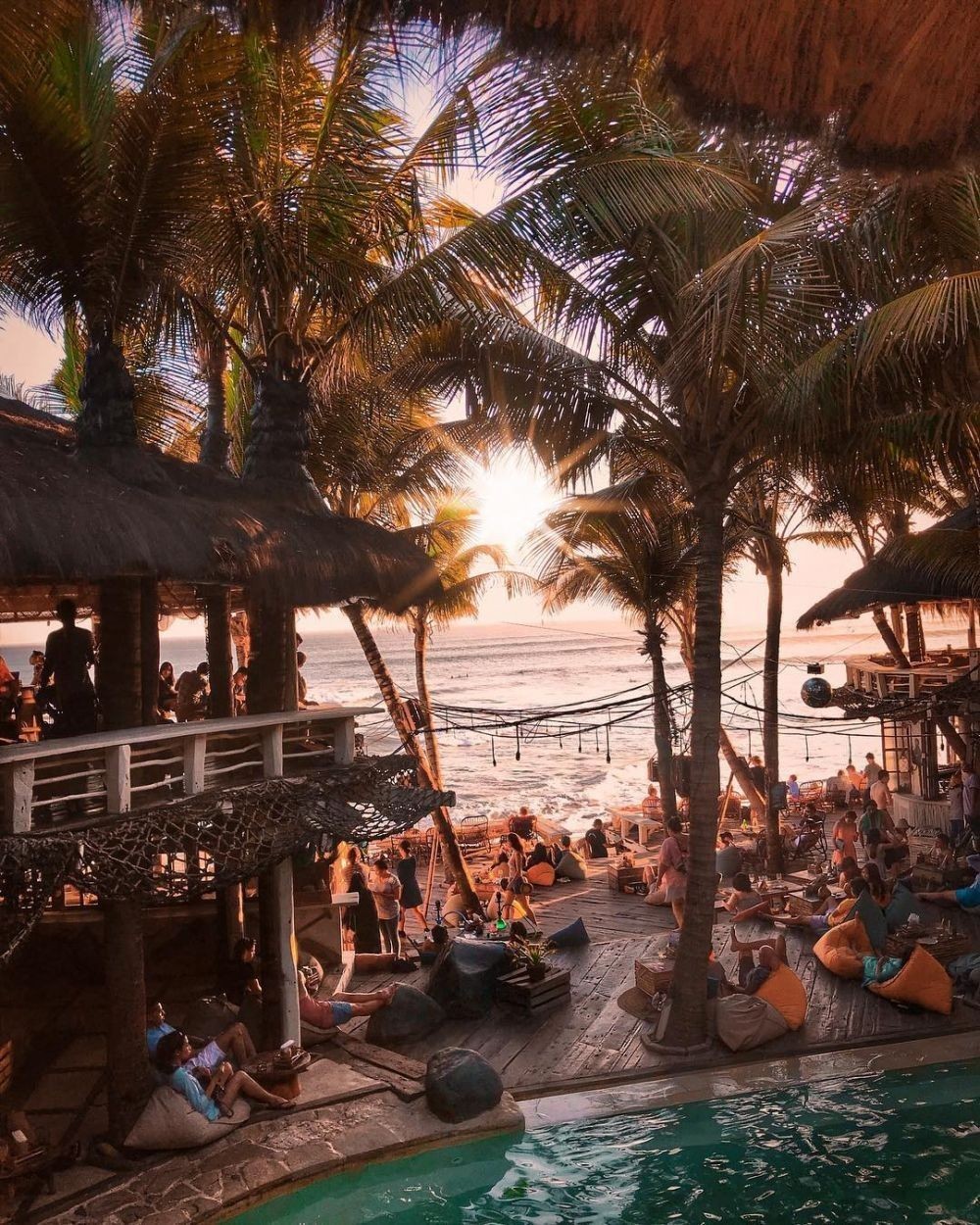 10 Rekomendasi Beach Club di Bali yang Paling Asyik dan Seru Banget