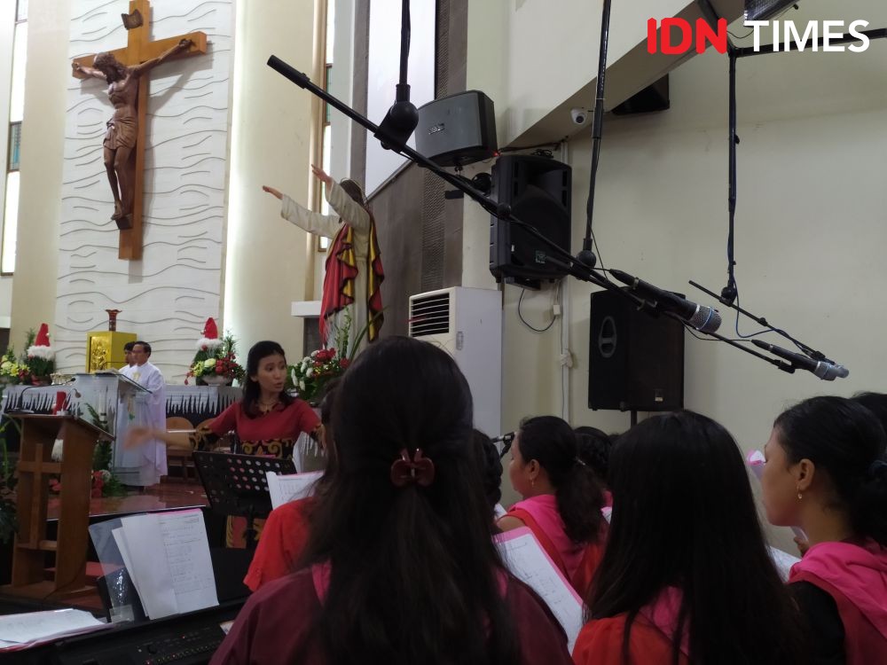 Kemeriahan Natal, Rebana Iringi Paduan Suara Gereja Mater Dei Semarang