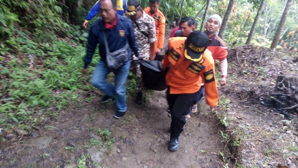 Evakuasi Korban, Ada 8 Anak-anak Tewas Terjebak dalam Bus Sriwijaya 