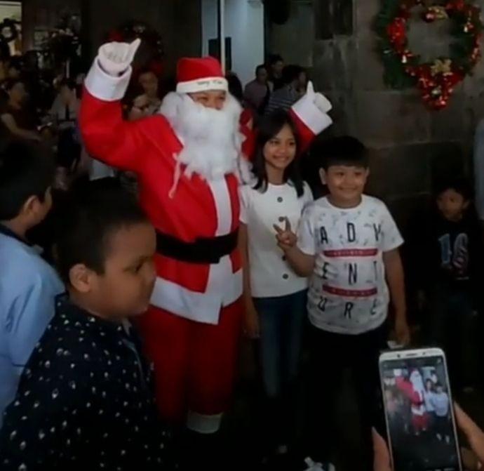 Gelak Tawa Anak di Misa Natal Kuburkan Kenangan Pahit Bom Gereja SMTB