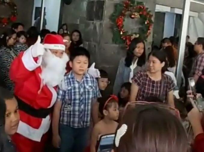 Gelak Tawa Anak di Misa Natal Kuburkan Kenangan Pahit Bom Gereja SMTB