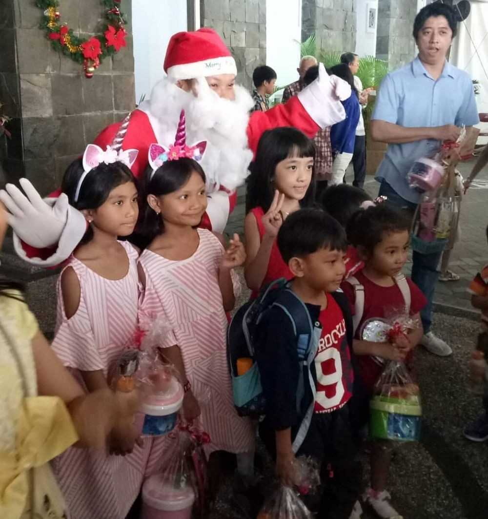 Gelak Tawa Anak di Misa Natal Kuburkan Kenangan Pahit Bom Gereja SMTB