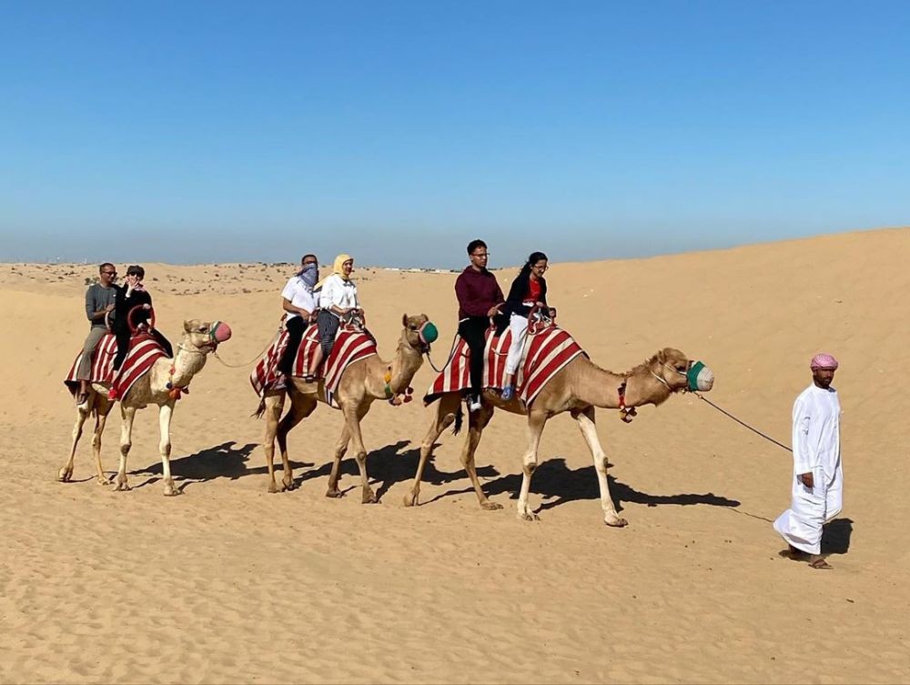 Kompak Banget! 10 Potret Liburan Seru Najwa Shihab Sekeluarga di Dubai