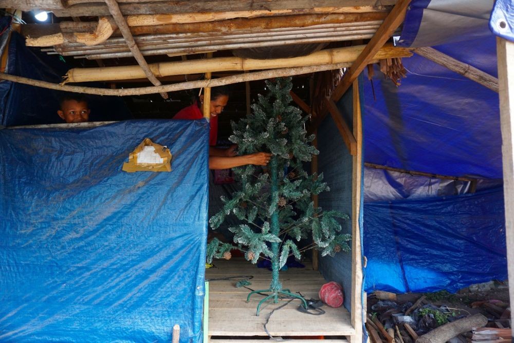 [FOTO] Khidmat Perayaan Natal di Makassar dan Kamp Pengungsian Palu