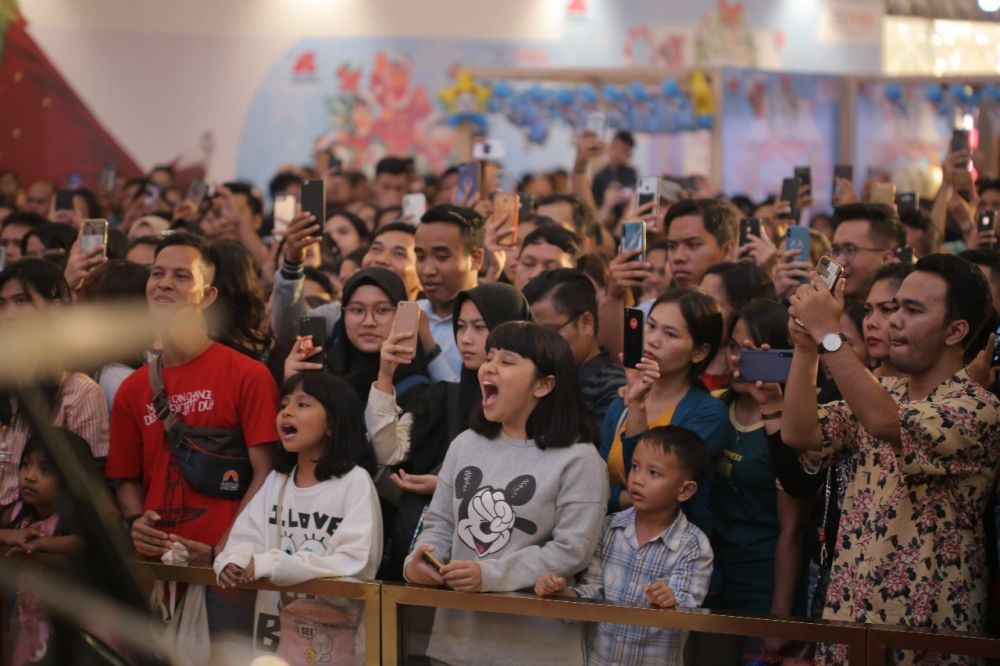 Merayakan Natal, Pengunjung Delipark Dihibur Juara Indonesian Idol 
