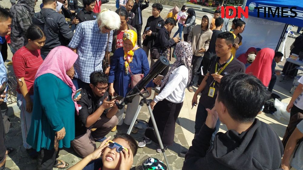 Terlihat di Makassar, Gerhana Matahari Hanya 75 Persen