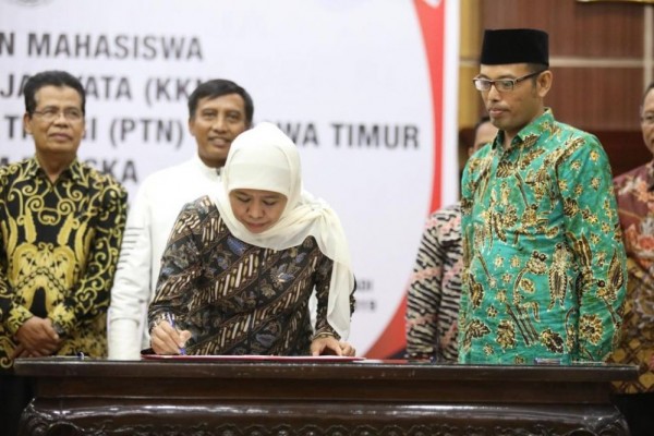 Khofifah Ajak Mahasiswa KKN Tuntaskan Permasalahan Sungai Brantas