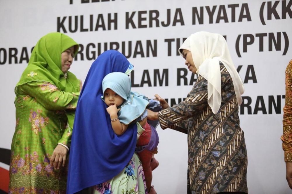 Khofifah Ajak Mahasiswa KKN Tuntaskan Permasalahan Sungai Brantas