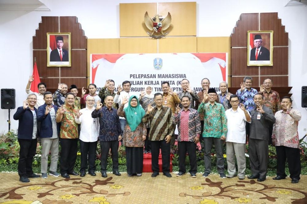 Khofifah Ajak Mahasiswa KKN Tuntaskan Permasalahan Sungai Brantas
