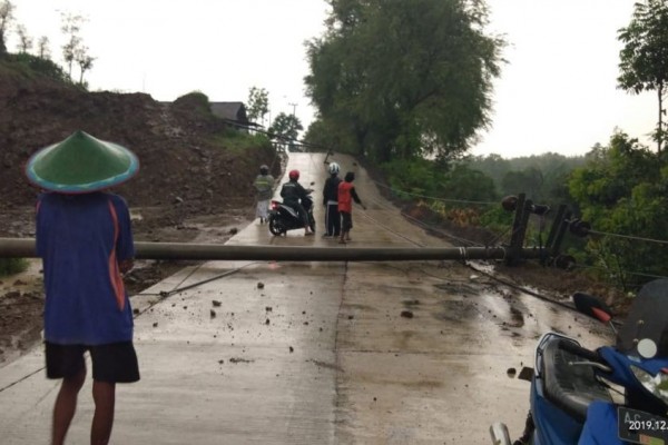 Dua Rumah Warga Bojonegoro Rusak Tertimbun Longsor