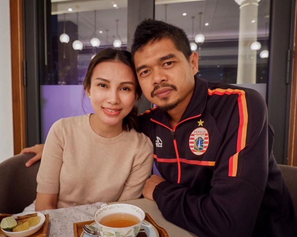 Bepe Bikin Baper! Ini Potret Mesra Eks Bomber Persija dan Sang Istri